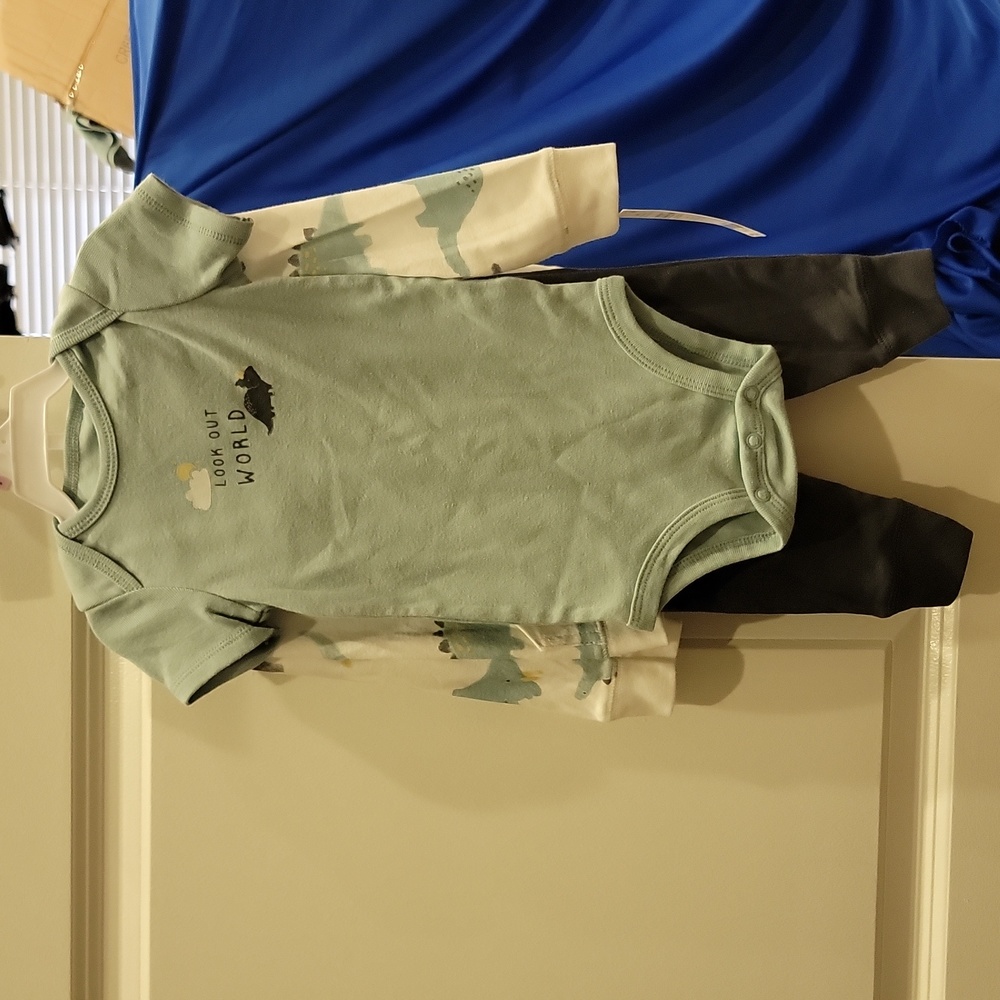 Carter's Baby 3 Pieces Set.